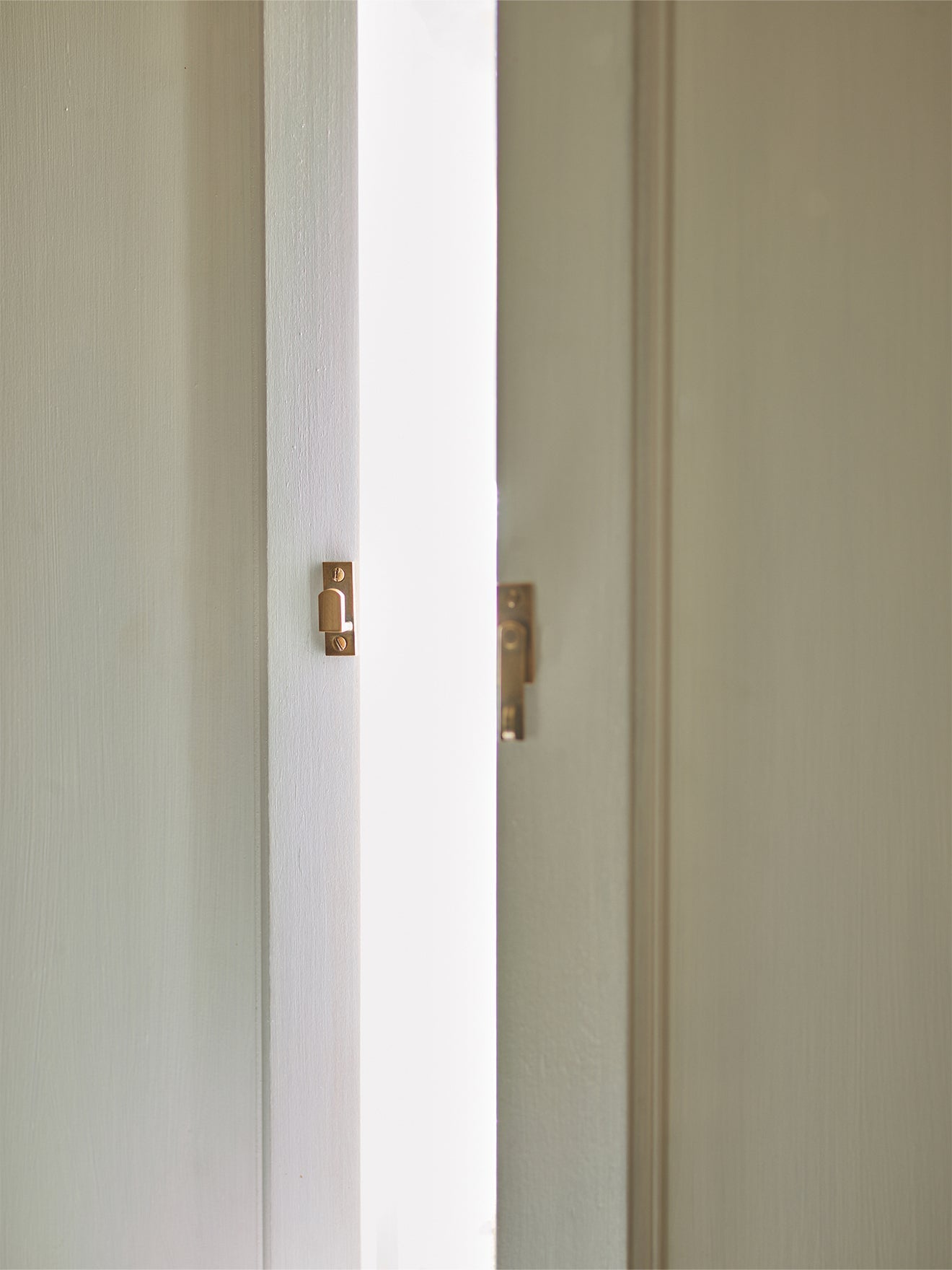 Grove Bar Latch, Antique Brass