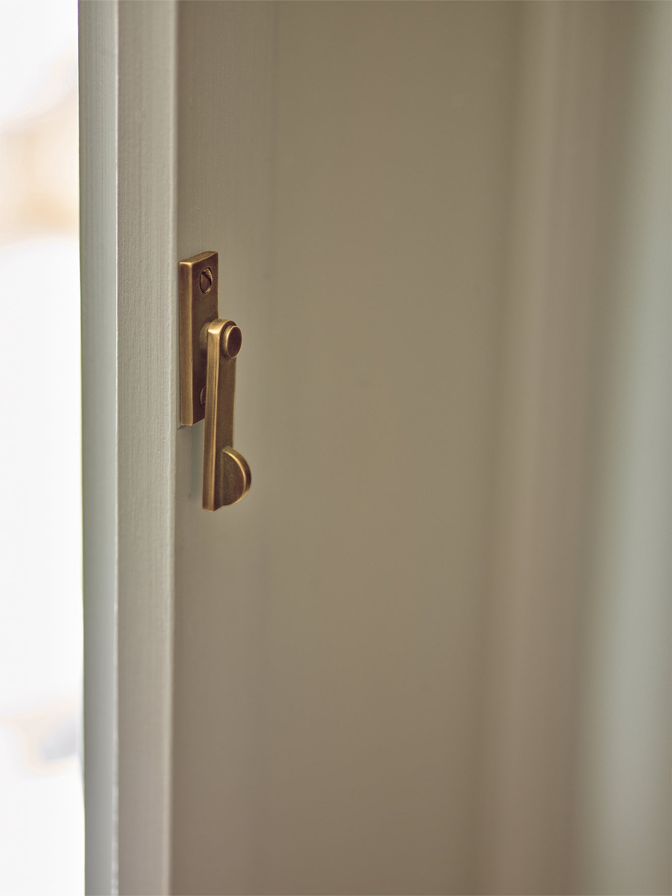 Grove Bar Latch, Antique Brass